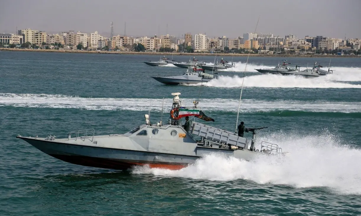 iran patrullaje ormuz foto iranobserver0.jpg
