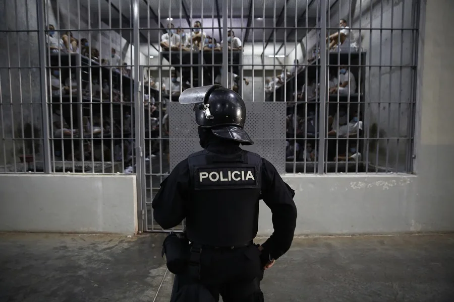 policia carcel el salvador