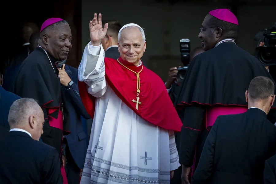 sau01 angola pope visit