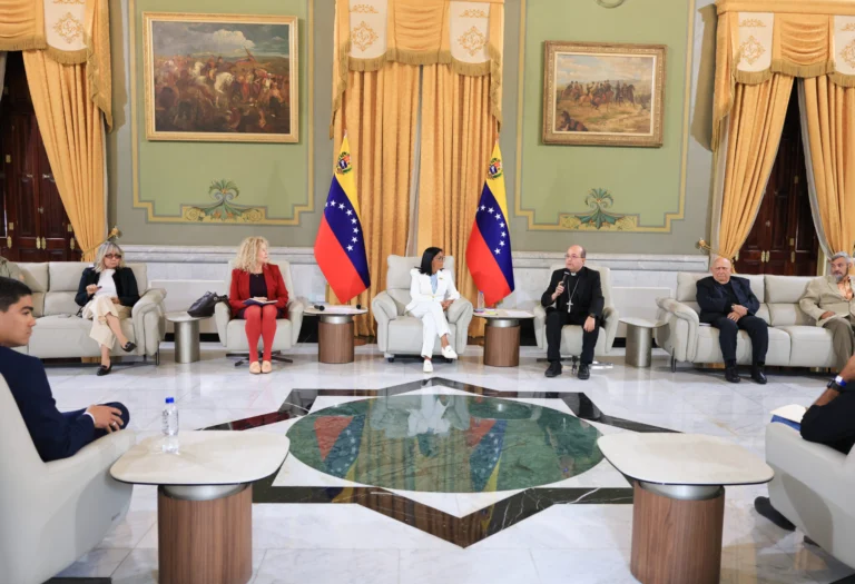 venezuela delcy rodriguez dialogo lideres religiosos foto prensa presidencial