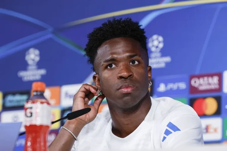 vinicius xabi arbeloa 1