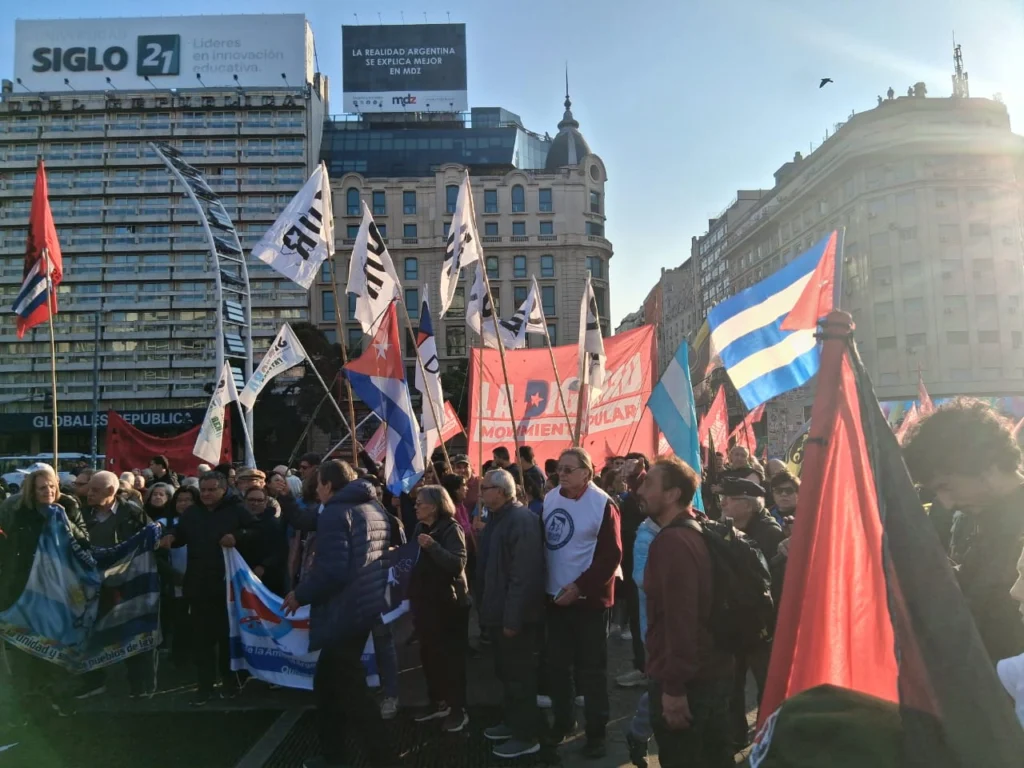 Argentinos marchan en respaldo a Cuba y exigen a EE.UU. poner fin al bloqueo 3 argentina cuba fin bloqueo