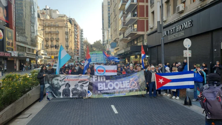 argentina cuba marcha01