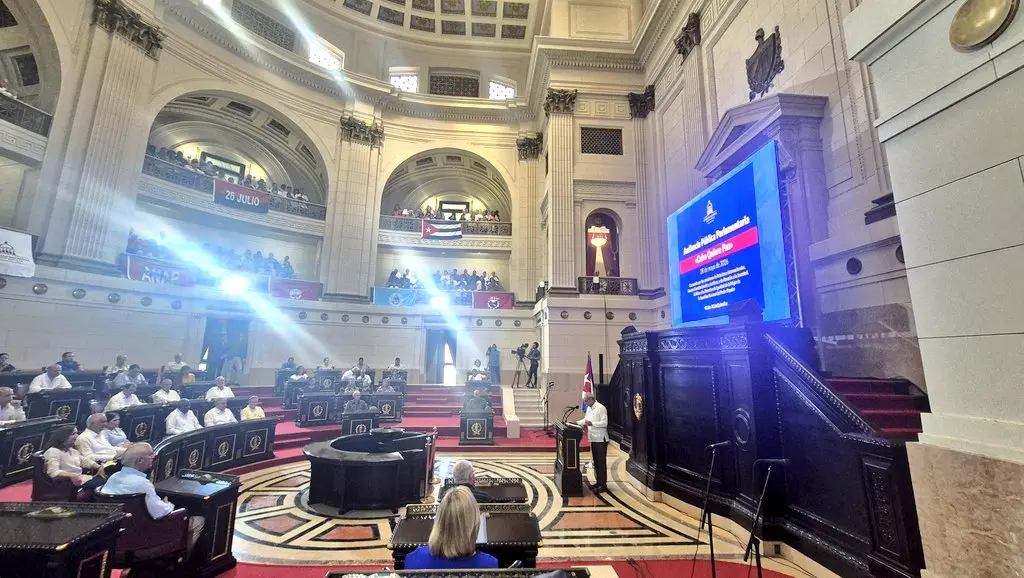 cuba parlamento.jpg