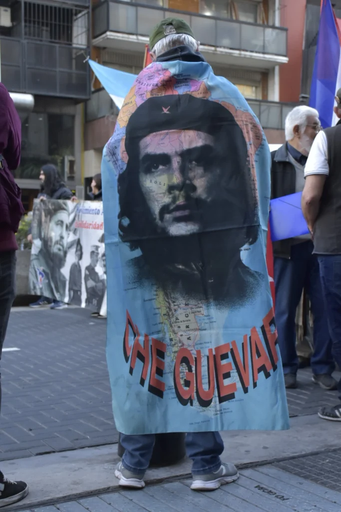 Argentinos marchan en respaldo a Cuba y exigen a EE.UU. poner fin al bloqueo 5 dsc1130 1
