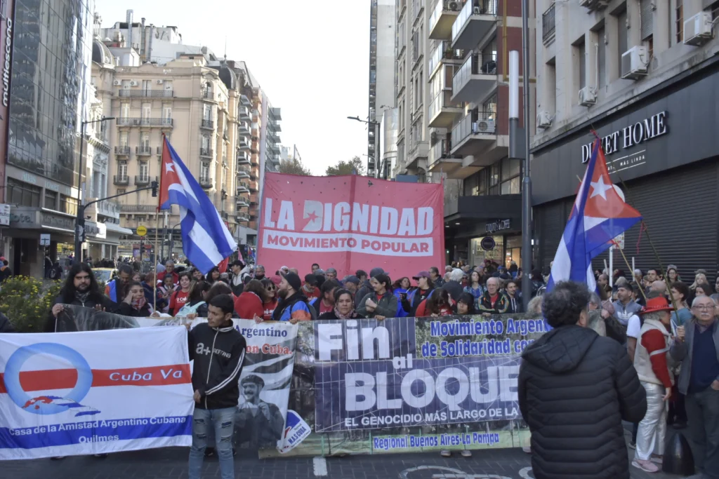 Argentinos marchan en respaldo a Cuba y exigen a EE.UU. poner fin al bloqueo 6 dsc1136