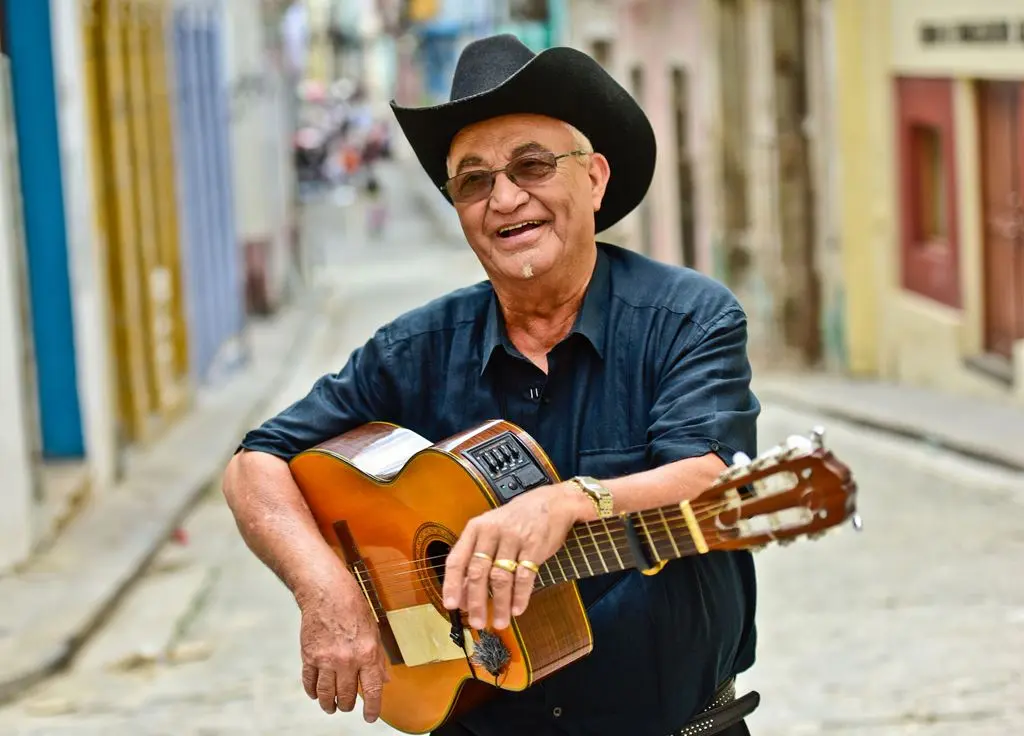 eliades ochoa.jpg