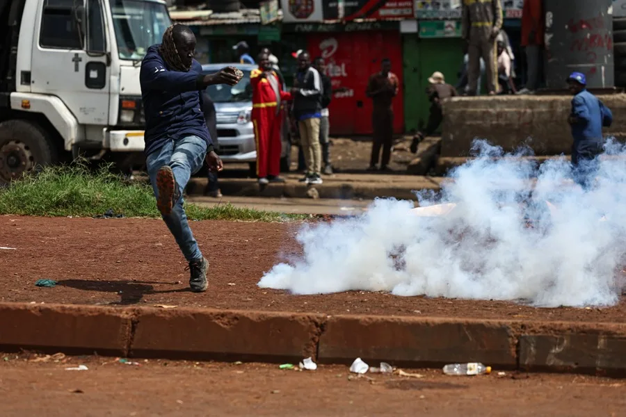 Kenia: cuatro fallecidos y casi 350 detenidos en protestas contra alto costo del diésel 2 epa7928 kenya fuel hikes protest