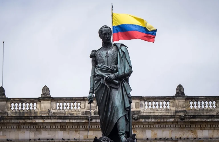 estatua de simon bolivar