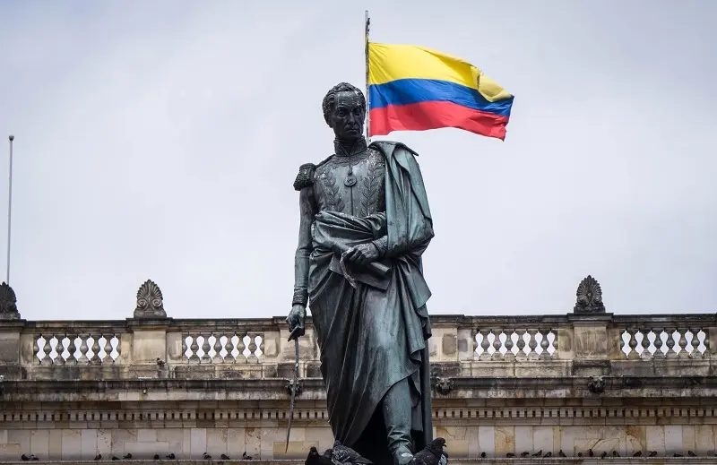 estatua de simon bolivar.jpg