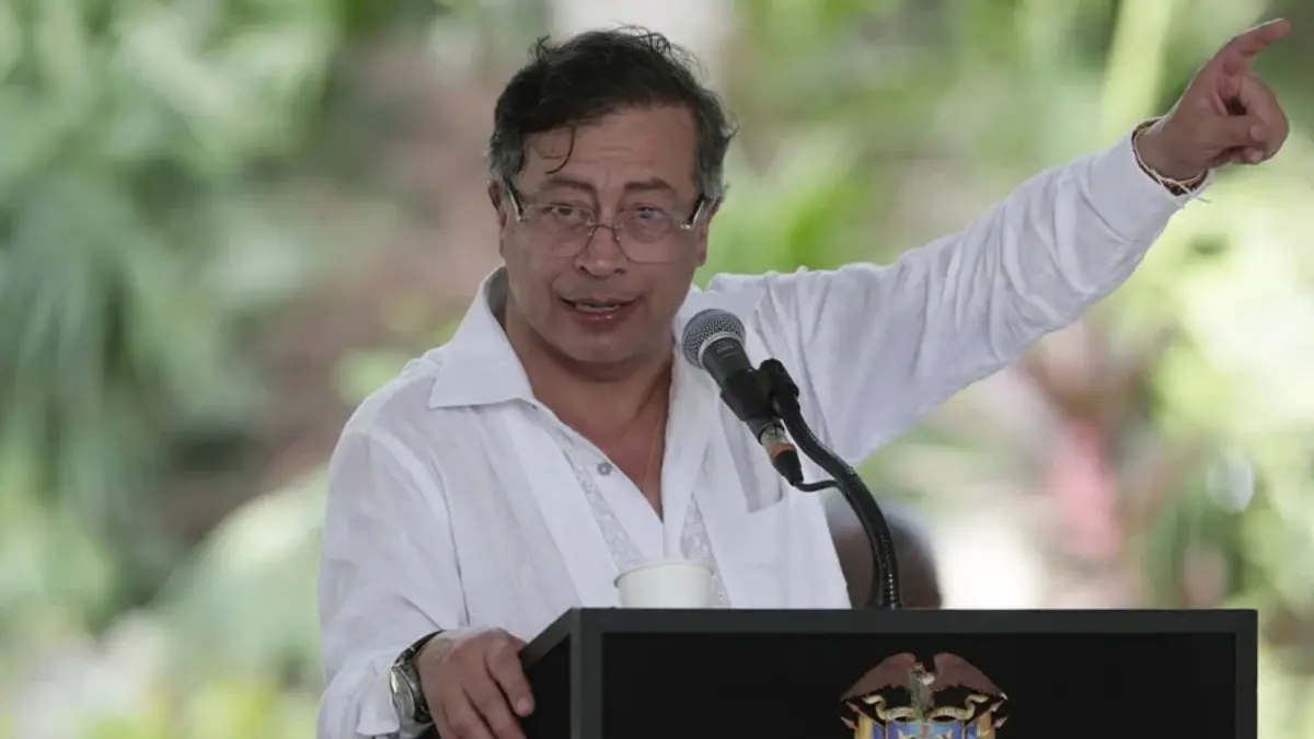 gustavo petro colombia defensa venezuela.jpg
