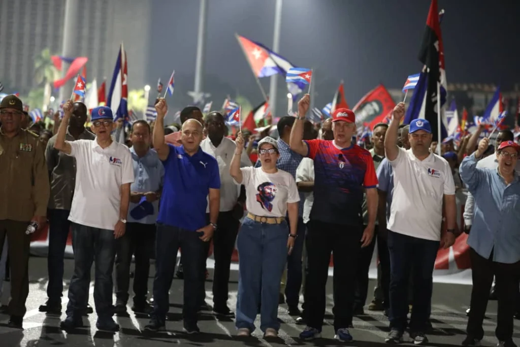 La Patria se defiende: Cuba en 1° de Mayo entre el júbilo popular y la resistencia al imperio 3 hhozm13weaakkhv