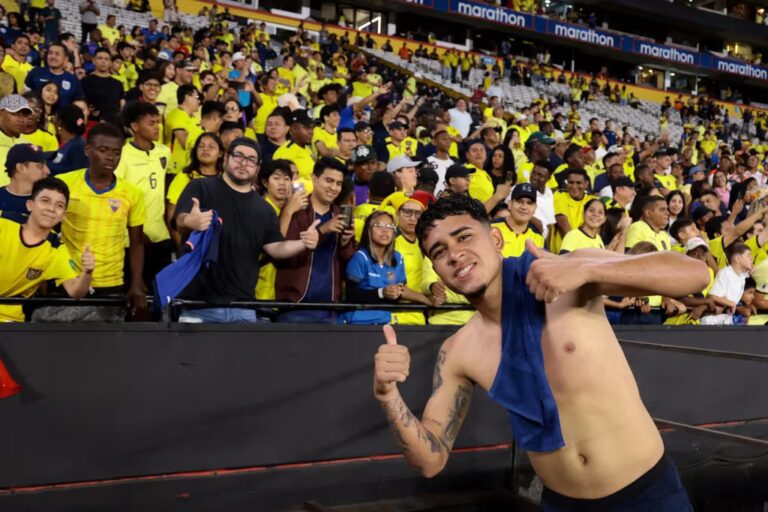 kendry paez with ecuador s fans