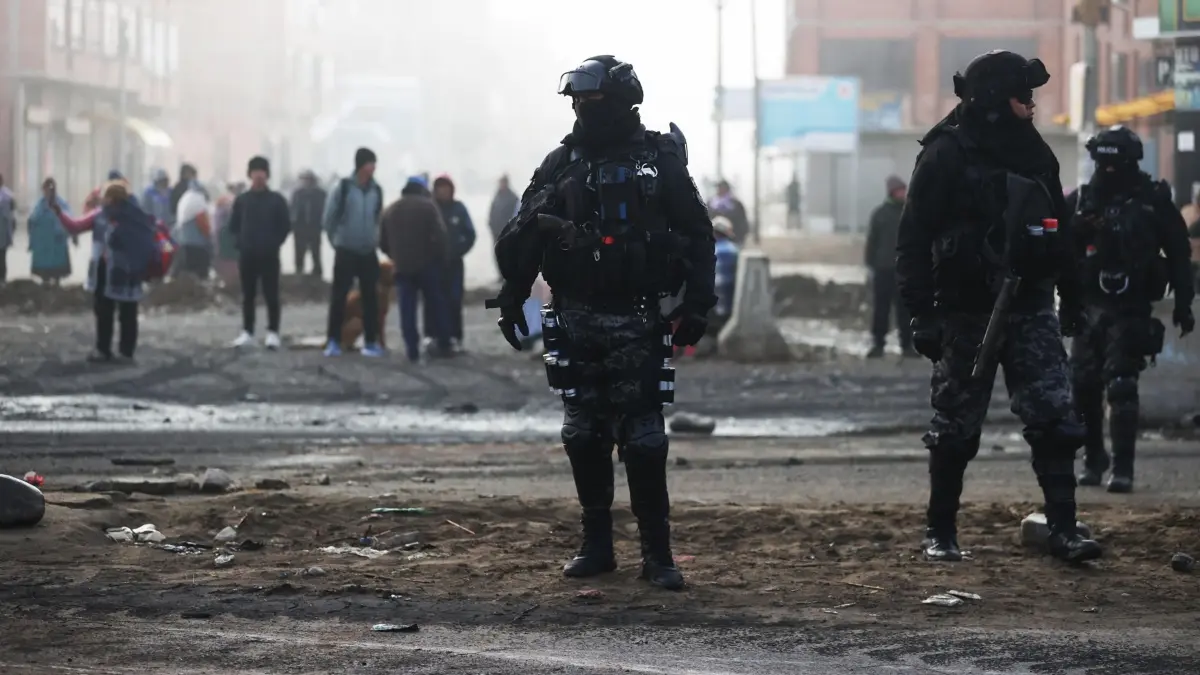 militares desbloqueo lapaz 23 may 26.jpg