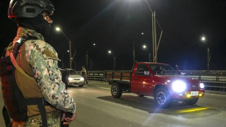 militares toque queda ecuador