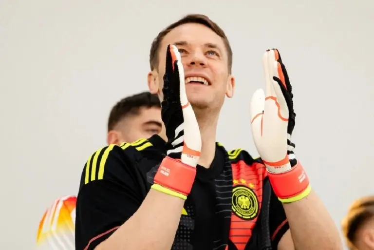 neuer alemania mundial aplaude.jpg