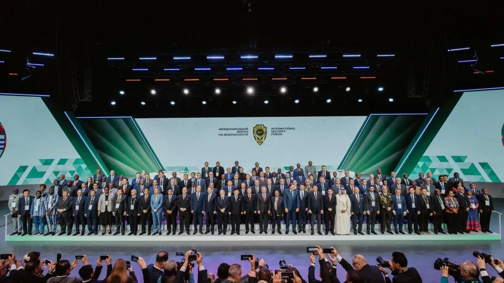 Expertos internacionales discutieron cuatro problemas globales de la seguridad hídrica en mesa redonda 6