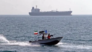 ormuz barco lancha presstv 2026