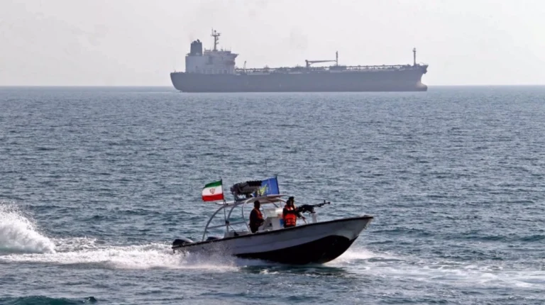 ormuz barco lancha presstv 2026