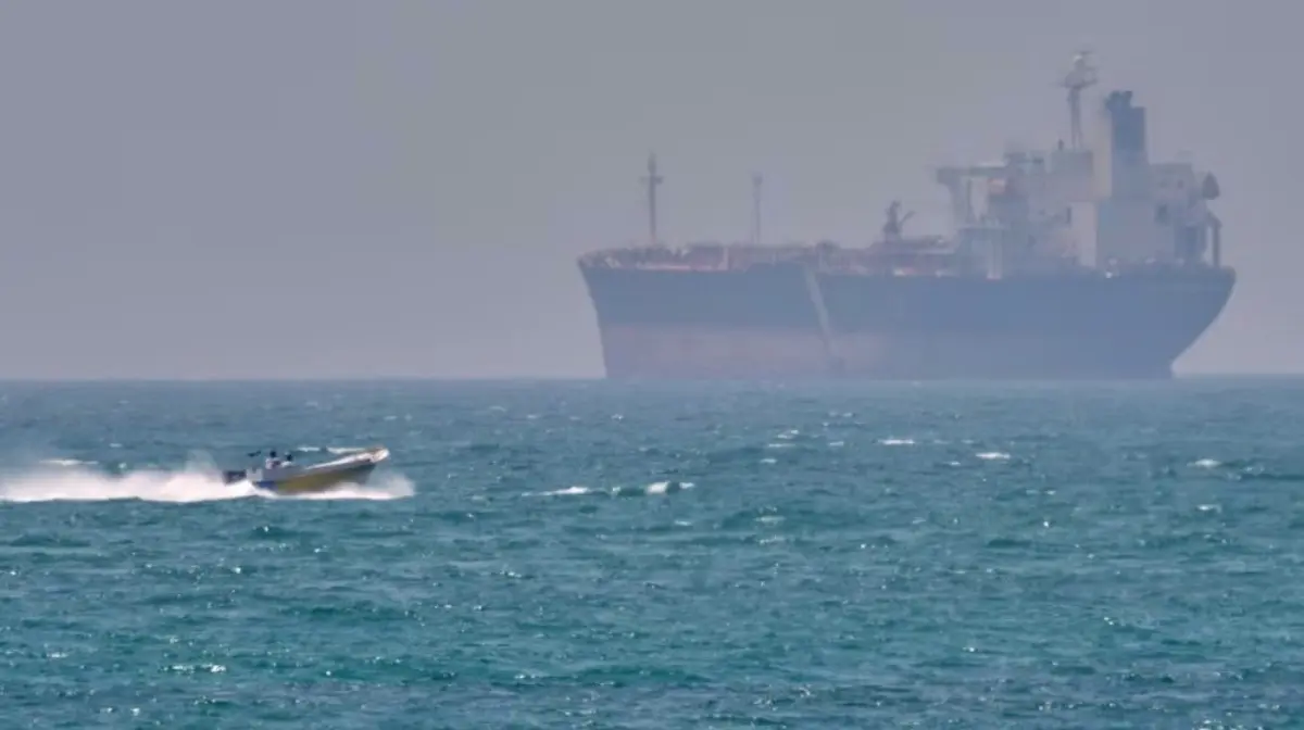 ormuz lancha barco 2026.jpg