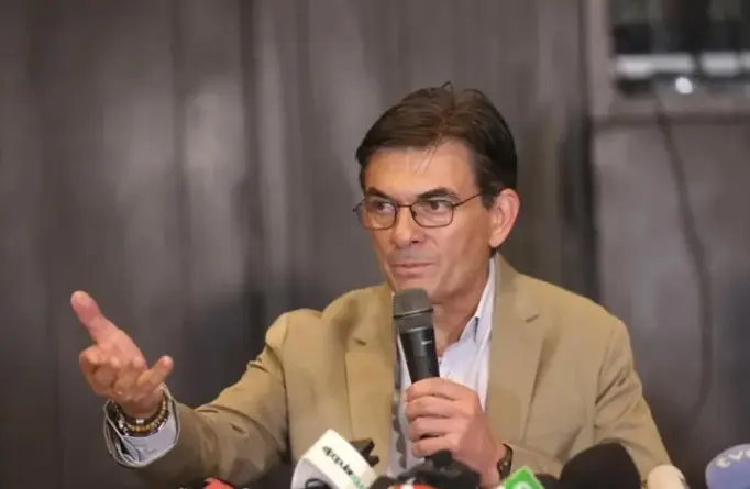 rodrigo paz.jpg