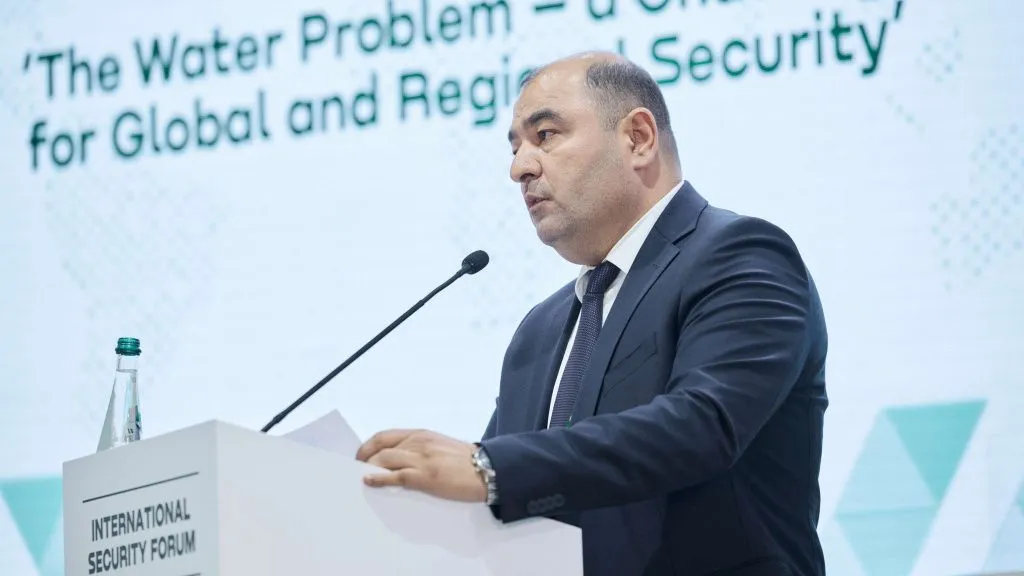 Expertos internacionales discutieron cuatro problemas globales de la seguridad hídrica en mesa redonda 3