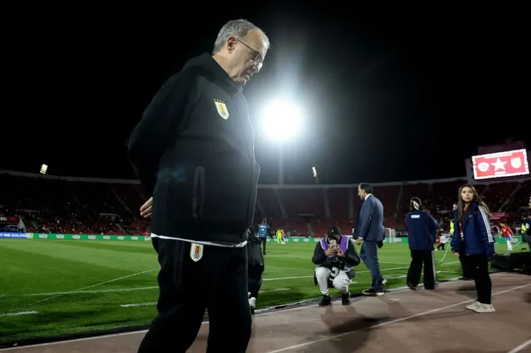 Marcelo Bielsa rechaza exigencias de la FIFA: "No soy un maniquí" 1 0003 3