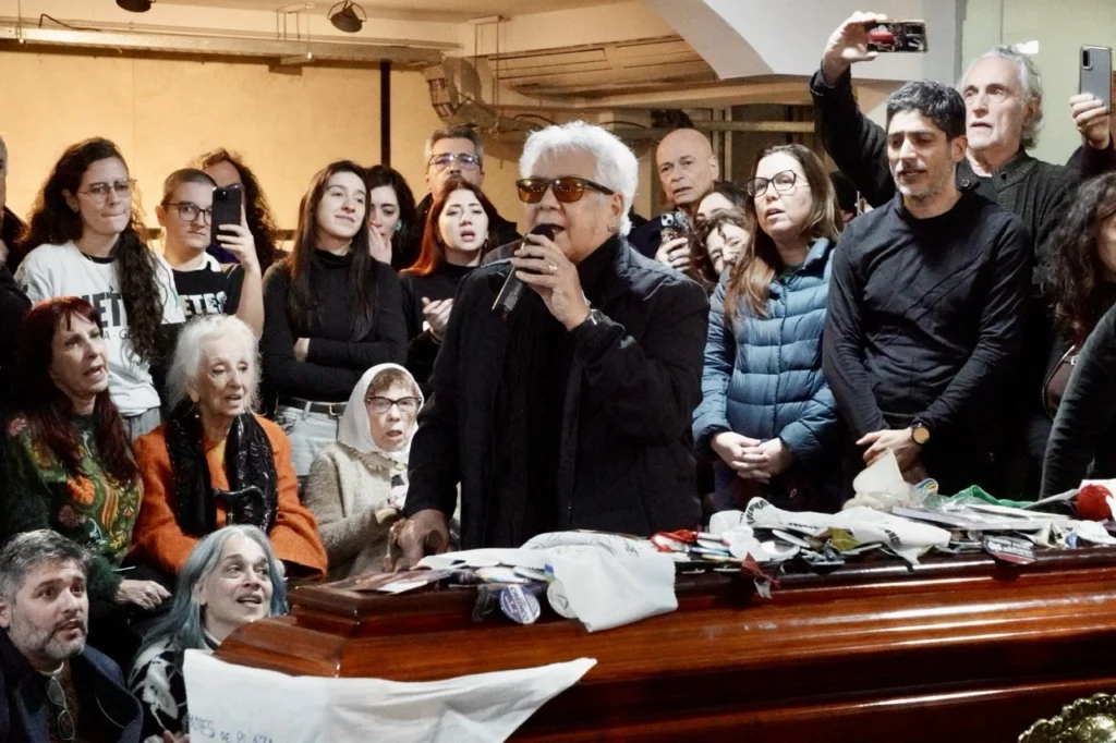 En imágenes: Miles de argentinos despiden a la defensora de derechos humanos Taty Almeida 9 22