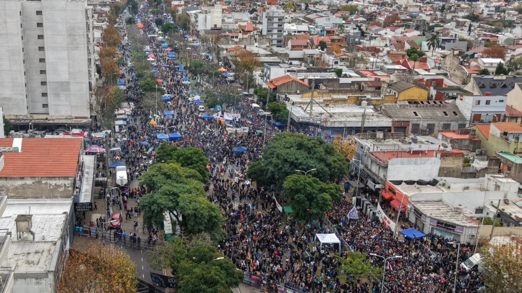 En imágenes: un millón de argentinos dan su último adiós al Indio Solari 2 5 jpg