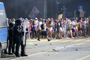 Manifestantes en Suiza chocan con la Policía en rechazo al G7 11 581433165030735baf 433 switzerland demonstration 1