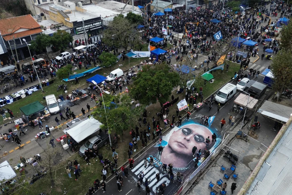 En imágenes: un millón de argentinos dan su último adiós al Indio Solari 14 67cf6f7098c578eb8367ab5dc2567a9c47637c0fw