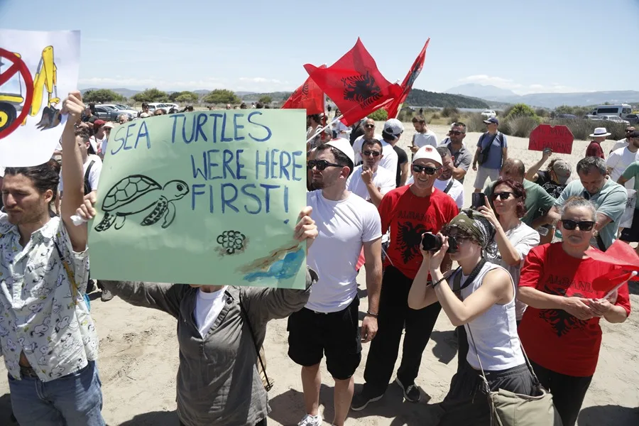 Protestas en Albania contra proyecto turístico de Ivanka Trump por impacto ambiental 2 albania resort protest