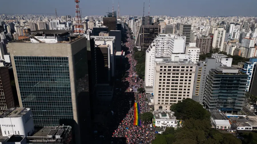 Desfile del Orgullo LGBTIQ+ en São Paulo reafirma lucha por la inclusión y la dignidad 2 brasil desfile lgbtiq sao paulo 1.jpg