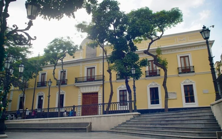 casa amarilla