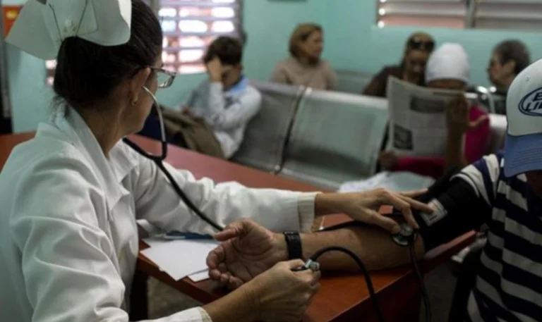 cuba sector salud bloqueo01