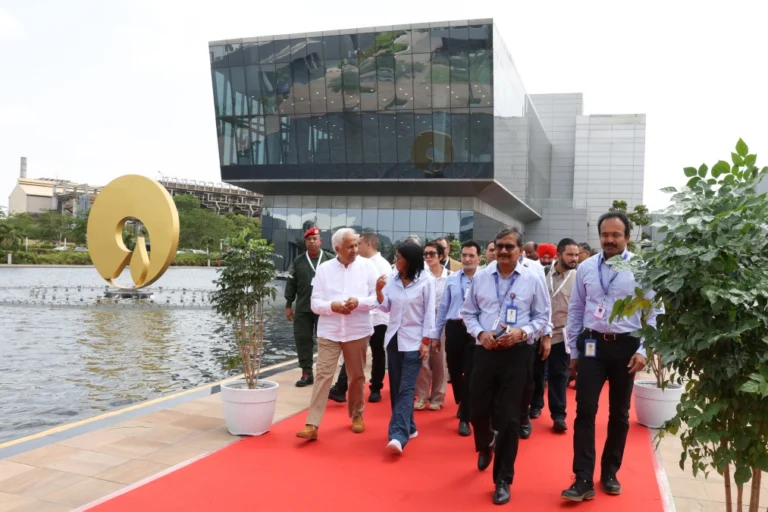 delcy rodriguez visita refineria jamnagar 1