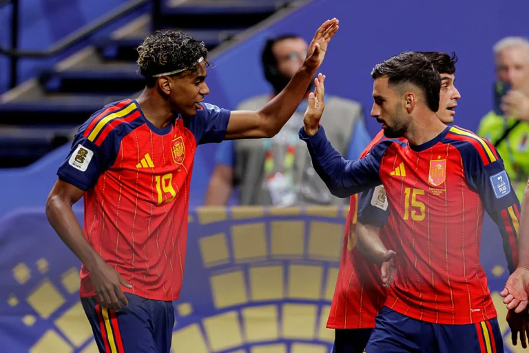 España recupera su esencia con una contundente goleada ante Arabia Saudita