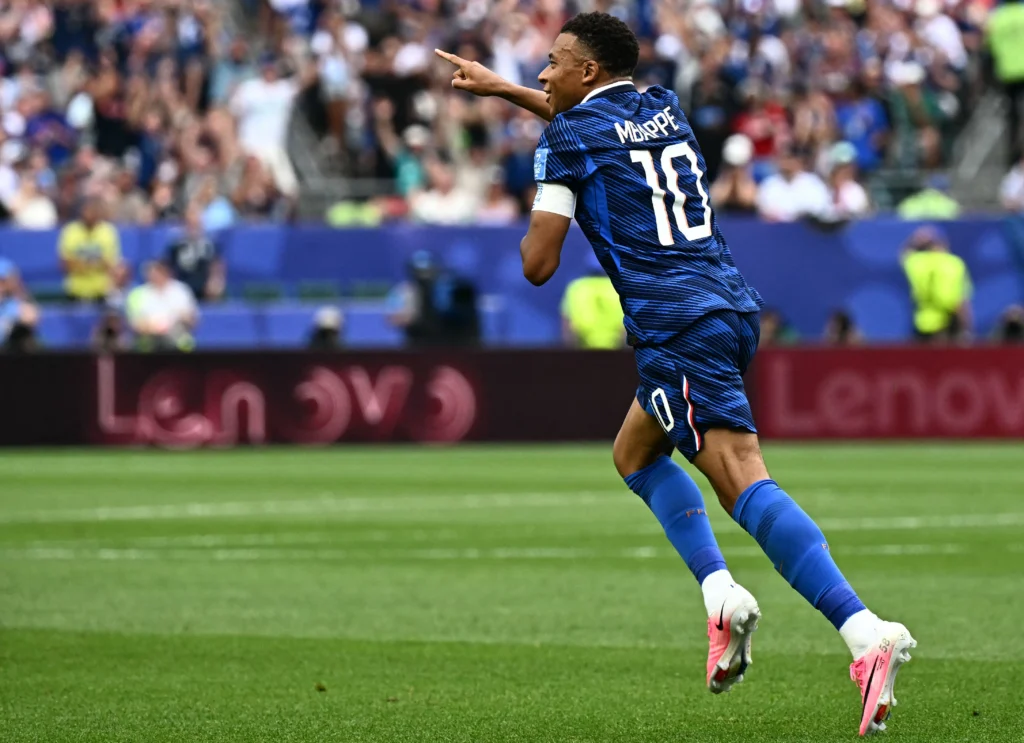 gol 1 francia mbappe celebra