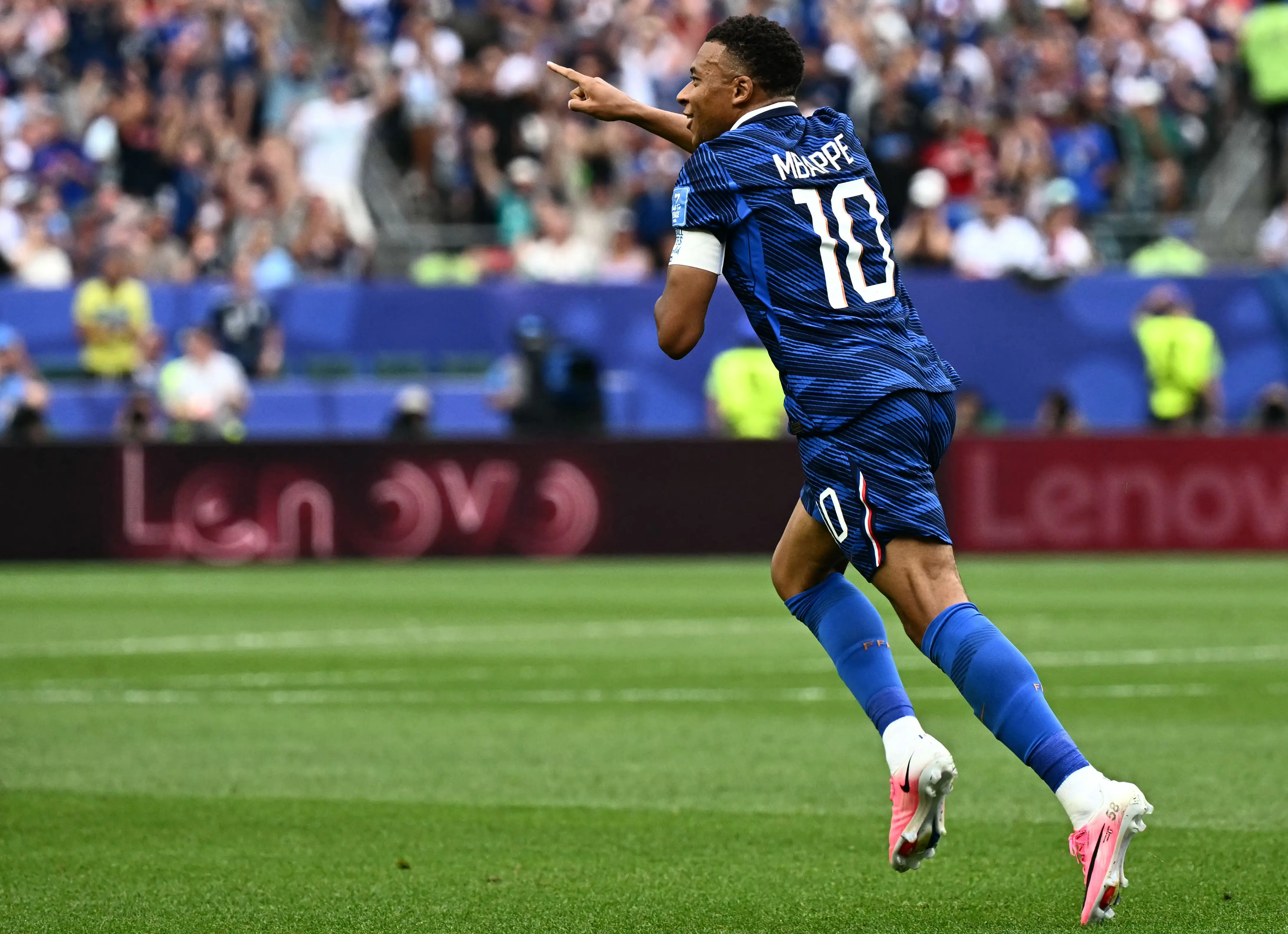 gol 1 francia mbappe celebra.jpg