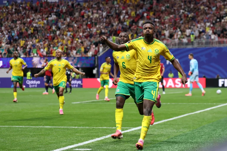 gol 1 sudafrica mokohena celebracion 2