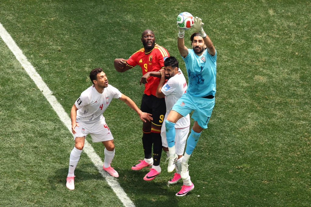 iran vs bel jugada beiranvand 4
