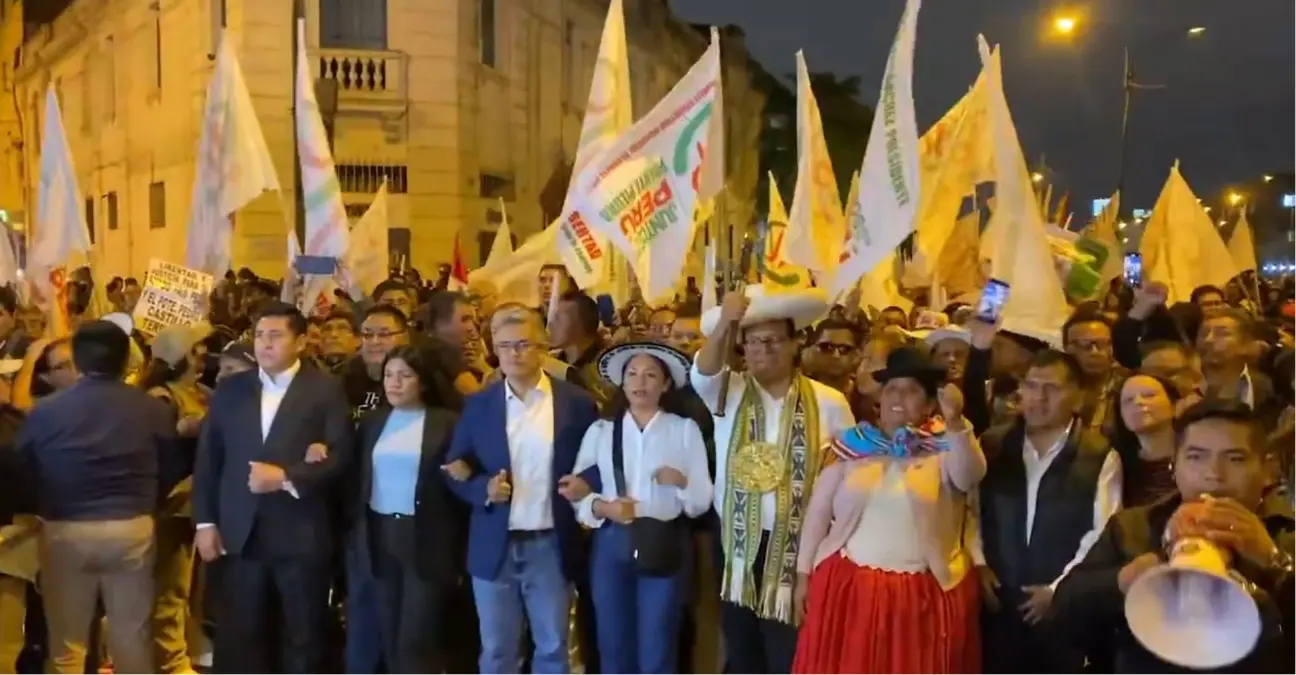 peru movilizacion en defensa voto popular.jpg