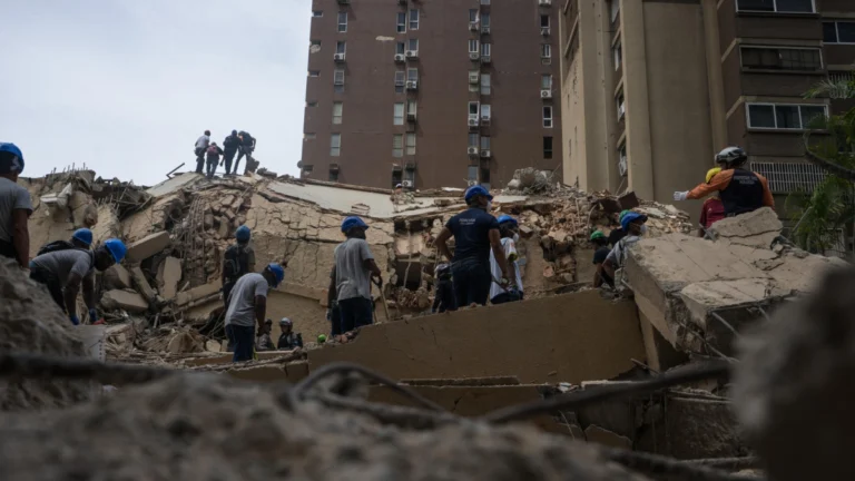 rescate escombros chacao caracas 25jun26
