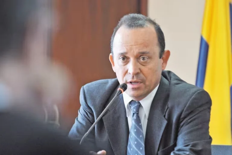 santiago uribe