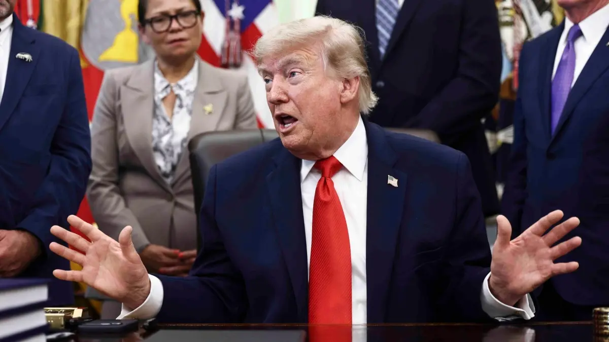 trump despacho oval 11jun26.jpg