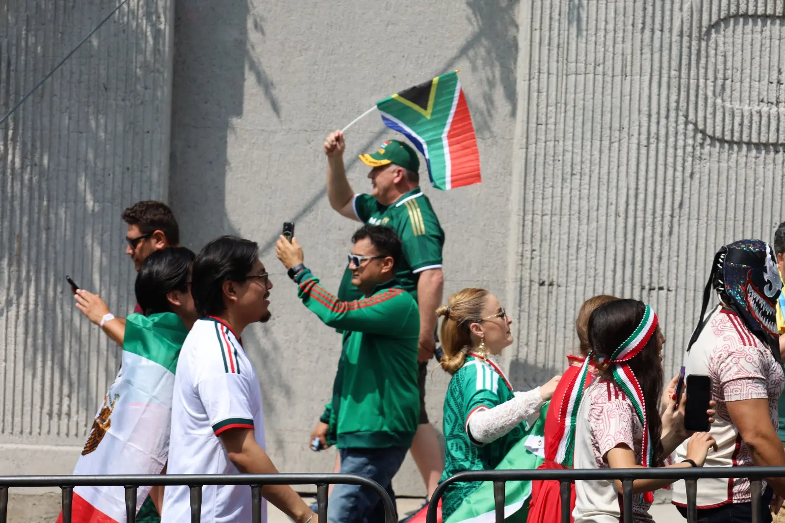 Hinchas de México y Sudáfrica encienden la previa del partido inaugural 6 whatsapp image 2026 06 11 at 1 34 00 pm 1.jpeg