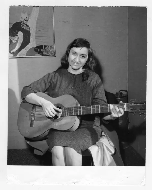 Gracias a la Vida 3 2 violeta parra en paris 1964.jpg
