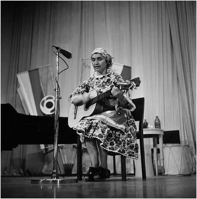 Gracias a la Vida 4 3 violeta parra en el conservatorio de helsinki 1962.jpg