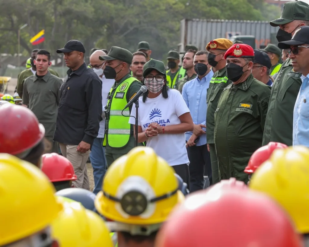 En imágenes: Ejército Bolivariano asiste áreas de La Guaira golpeadas por terremotos 2 5082511595279158286