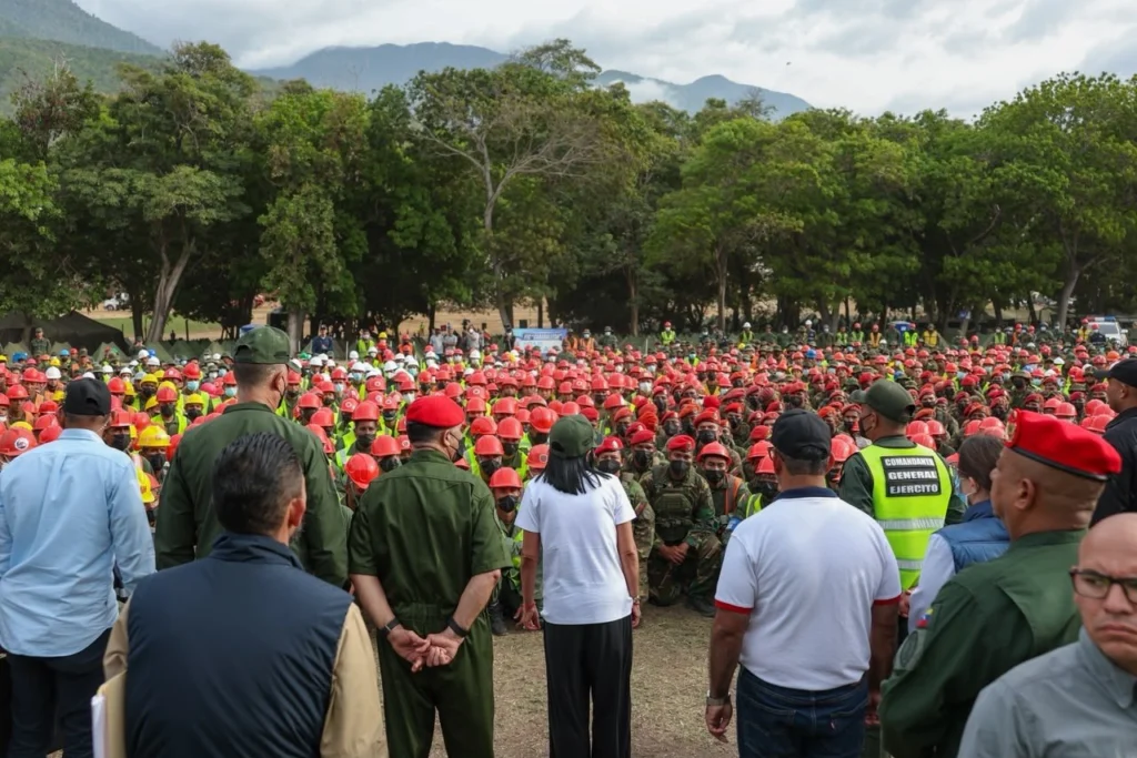 En imágenes: Ejército Bolivariano asiste áreas de La Guaira golpeadas por terremotos 4 5082511595279158291